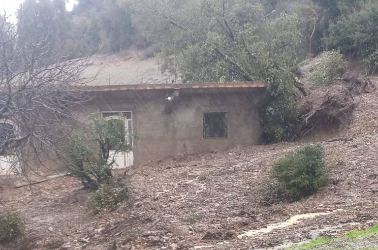 Province d'Al Hoceima : Les fortes pluies provoquent un glissement de terrain menaçant une maison à Douar Tinzah, Ketama