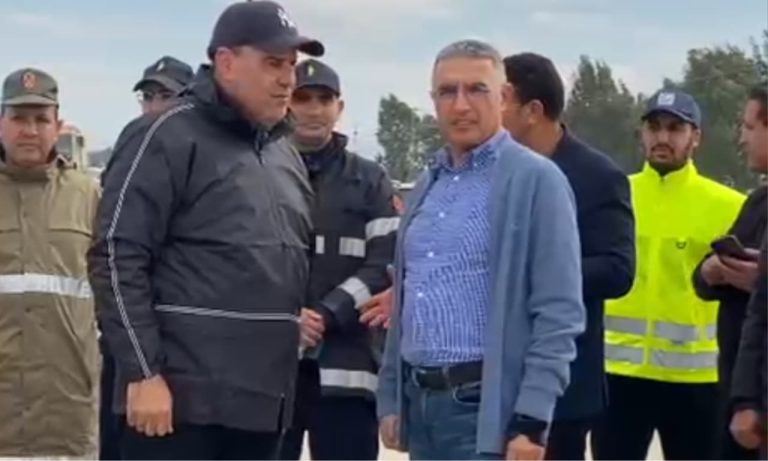 Visite sur le terrain surprise du wali El Yaacoubi dans les zones inondées de Sidi Slimane