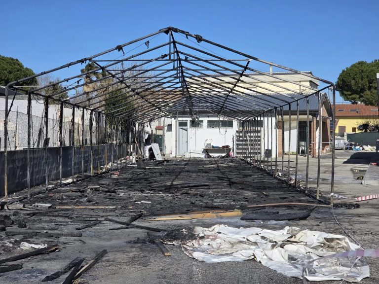 Incendie dans une tente d'un centre islamique à Rimini, Italie