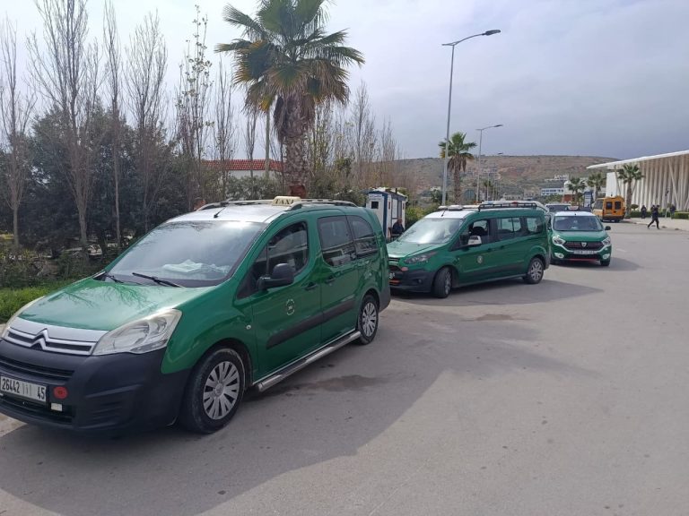 Al Hoceima... Les professionnels des taxis de la ligne Boukidane réclament des conditions de travail décentes