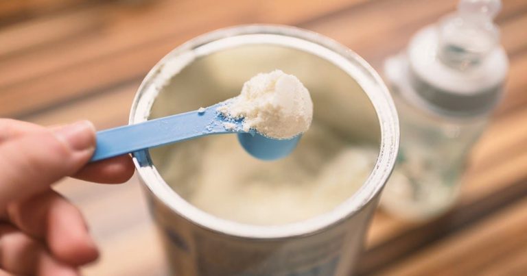 France : les autorités retirent de nouvelles quantités de lait infantile