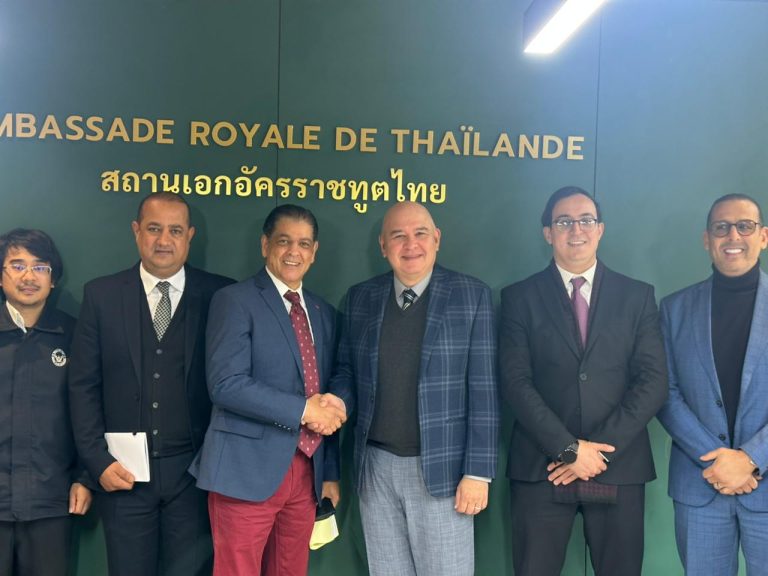 L'ambassadeur de Thaïlande à Rabat reçoit une délégation de l'université de kickboxing et Muay Thai