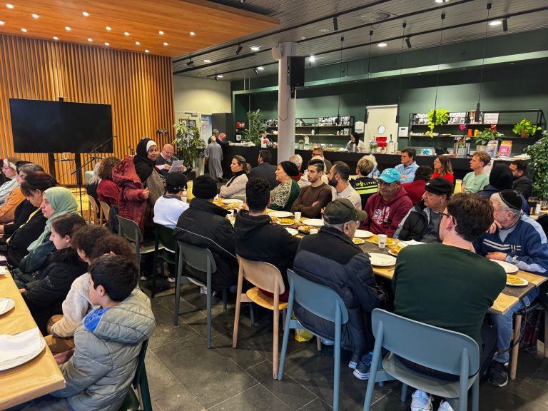 Ramadan à Amsterdam-Oost… La communauté marocaine et les décideurs dans une rencontre renforçant la participation et le dialogue – vidéo