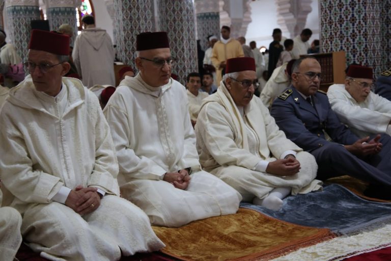 Meknès.. Le gouverneur Essabar participe à l'ambiance de l'Aïd al-Fitr à la mosquée Mohammed VI