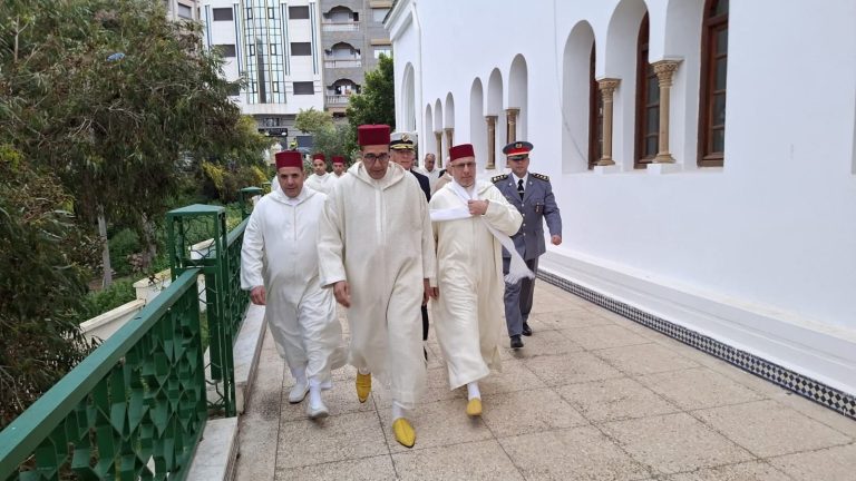 Al Hoceima célèbre l'Aïd al-Fitr dans une atmosphère spirituelle officielle à la mosquée Mohammed VI