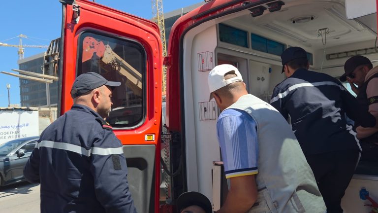 Casablanca.. Un agent d'autorité blessé et des victimes transportées à l'hôpital lors d'une intervention de démolition à Aïn Chock - Vidéo