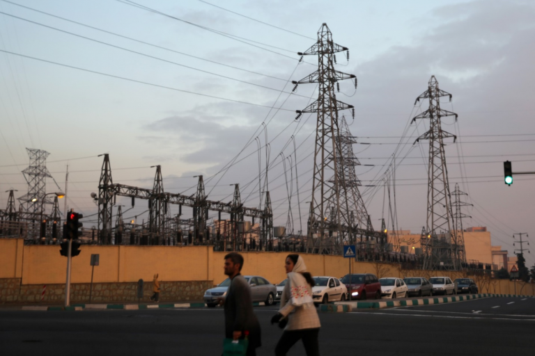 L'Iran menace de couper l'électricité à tous les pays de la région "en une demi-heure"