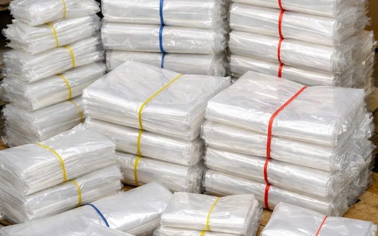 Matières premières plastiques dans des entrepôts secrets à Souss-Massa