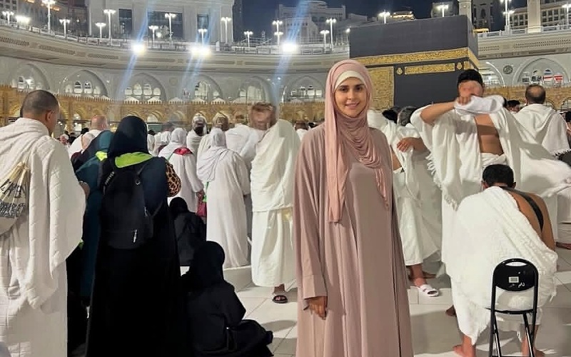 Salma Rachid de La Mecque: "Al Hamdoulillah toujours et à jamais, du cœur du plus bel endroit"