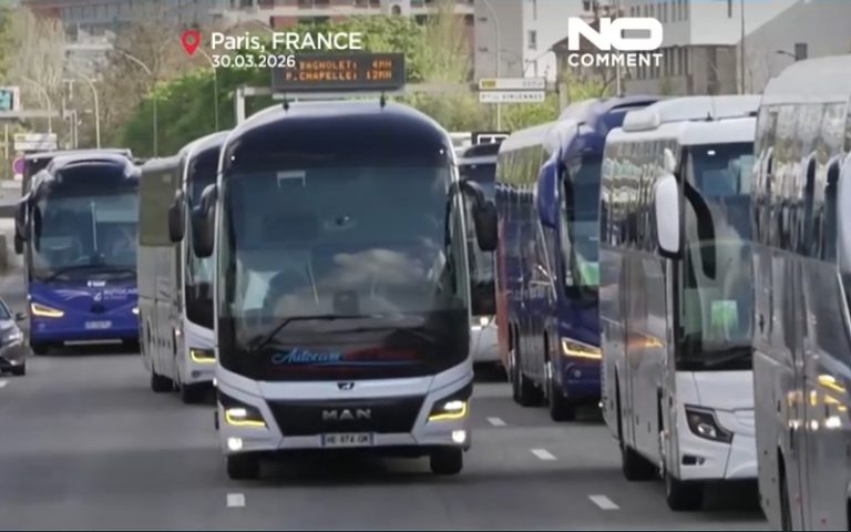 La lente progression paralyse la région parisienne : protestations du secteur des transports en raison de la flambée des prix du carburant