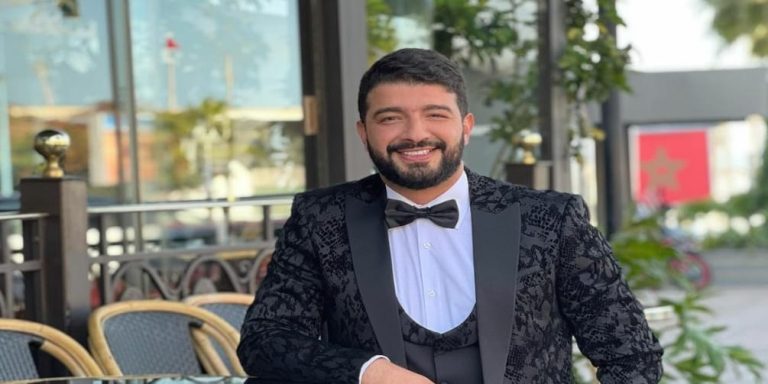 "Check Out" : le spectacle qui ramène Hamza Filali sur le devant de la scène, au cœur de l'expérience personnelle
