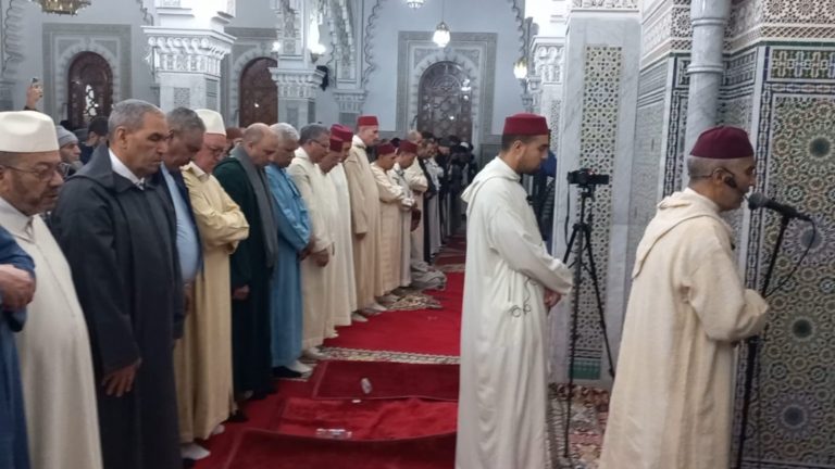 Oujda : 10 000 fidèles de différentes villes de l'Oriental célèbrent les tarawih derrière El Ayoune El Kouchi