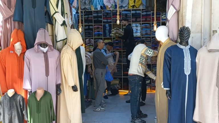 Oujda : Un regain notable pour les vêtements traditionnels à l'approche de l'Aïd al-Fitr