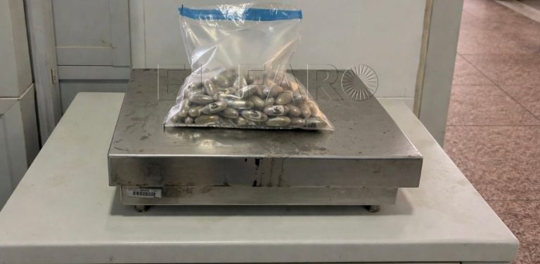 Des Marocains avalent des "balles" pour faire passer de la drogue à l'aéroport de Melilla occupée