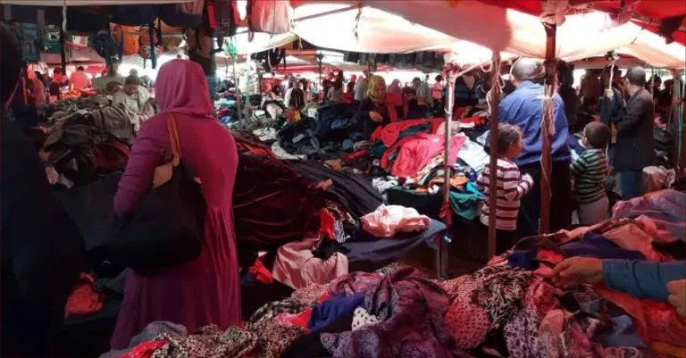 Le prix des vêtements dépasse 500 dirhams... Les citoyens se tournent vers les vêtements d'occasion pour habiller leurs enfants pour l'Aïd