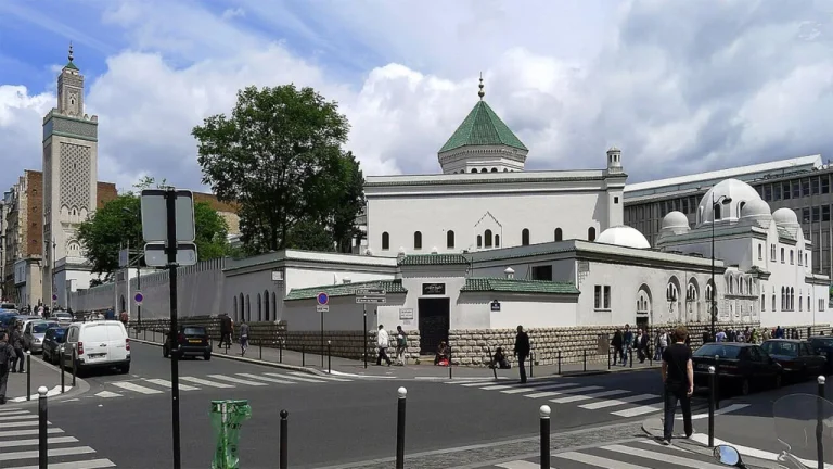 La Grande Mosquée de Paris continue d'alimenter la discorde entre les musulmans de France avec une déclaration contraire à la Zakat al-Fitr