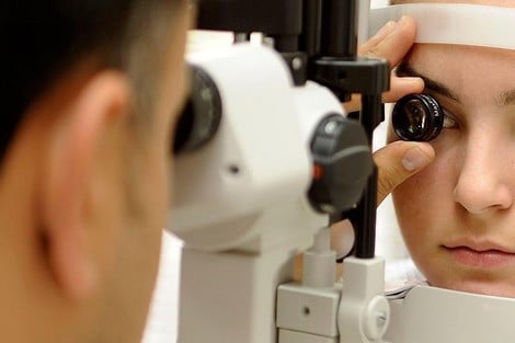 23 veuves et retraités de la police bénéficient d'une campagne médicale spécialisée en ophtalmologie
