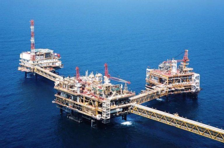 Attaque iranienne secoue les marchés de l'énergie et fait grimper les prix du gaz en Europe de plus de 50%