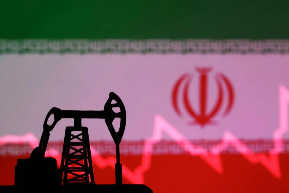 Les États-Unis autorisent la vente de pétrole iranien stocké sur des pétroliers en haute mer
