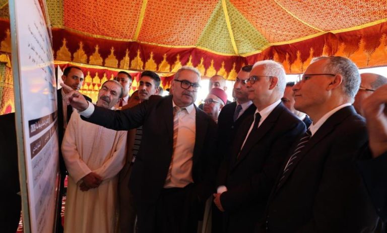 Baraka inspecte le barrage de l'oued El Makhazine et salue la gestion d'un débit record de 3200 mètres cubes par seconde