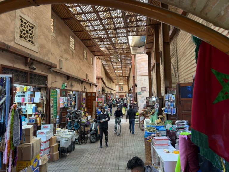 Marrakech : Chaos dû à l'occupation du domaine public dans le quartier de "Mellah" à Salam... Où est l'autorité !?