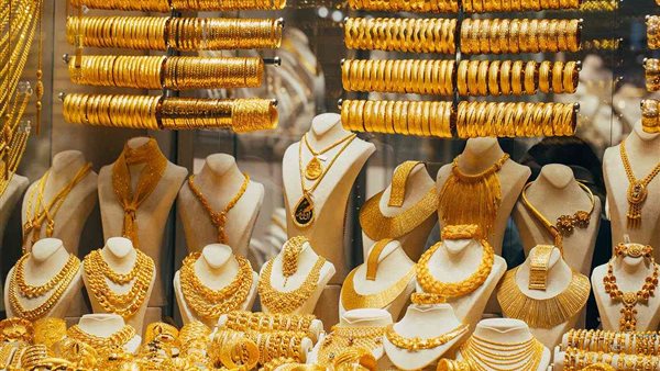 Il a accumulé une fortune et a disparu... Un commerçant vend du faux or à des femmes à Casablanca
