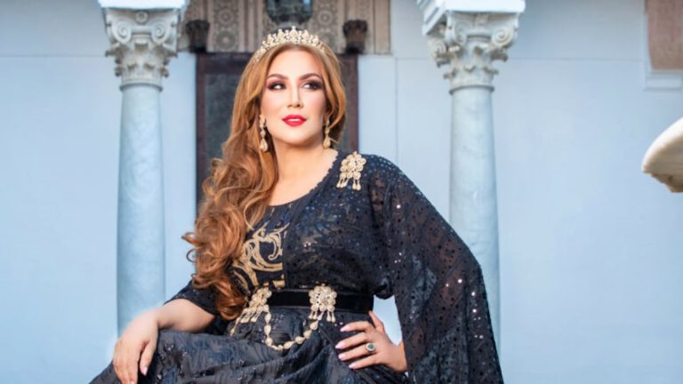 L'artiste Samira El Kadiri immortalise "Un moment en présence de l'histoire" au Théâtre Royal