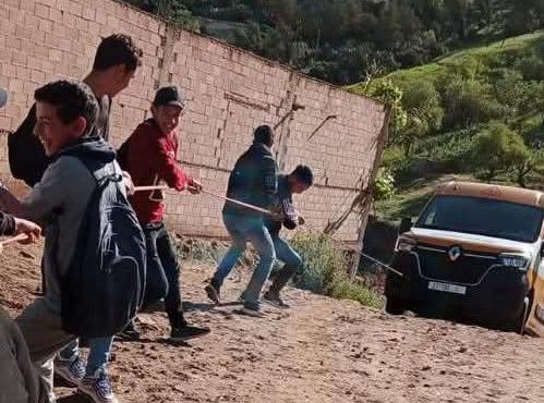 La route de Beni Boukmat à Al Hoceima… Le retard des travaux aggrave les souffrances des habitants et exacerbe l'isolement
