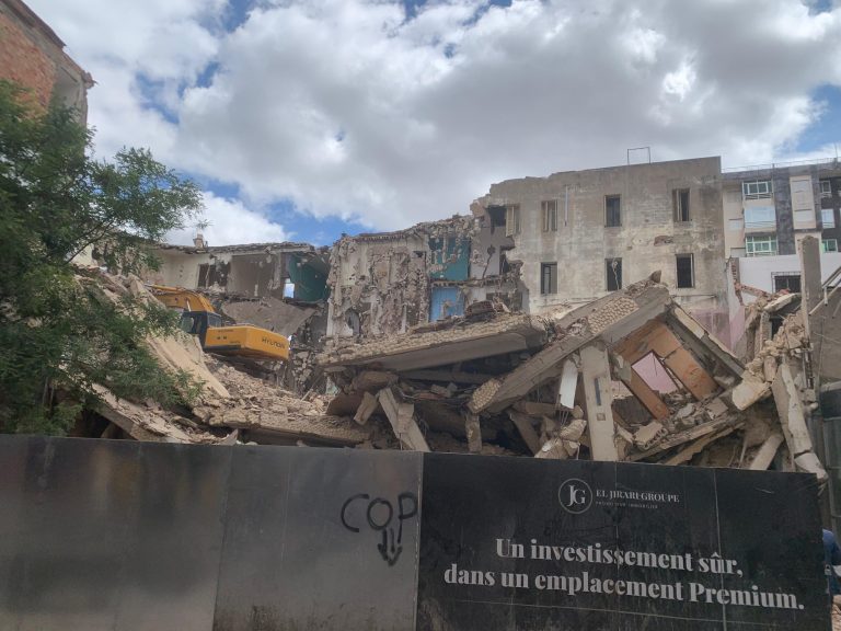 Kénitra... L'effondrement d'un immeuble blesse 3 personnes lors de travaux de démolition