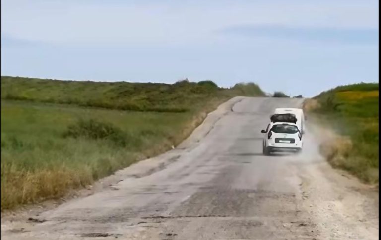 La fragilité des routes rurales à Taounate atteint le Parlement et Al-Misouri demande des solutions urgentes