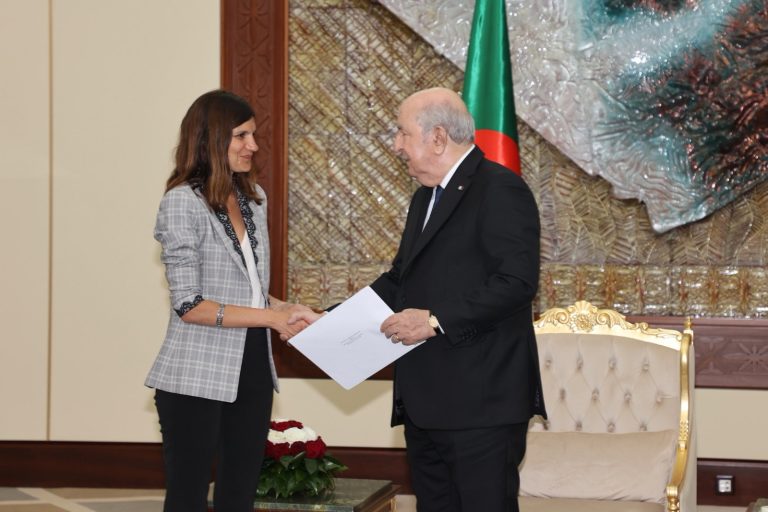 Algérie : l'accueil de Tebboune à une ministre française défenseure des « Harkis » suscite la polémique