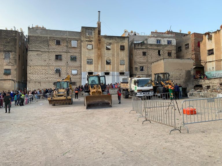 Fès : Un mort et des blessés dans un bilan préliminaire d'un effondrement d'immeuble dans le quartier Ain Nokbi