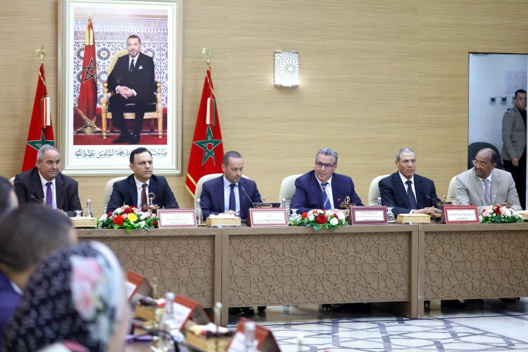 Aziz Akhannouch préside les travaux du conseil d'administration du Groupement Sanitaire Territorial à Laâyoune-Sakia El Hamra – Photos