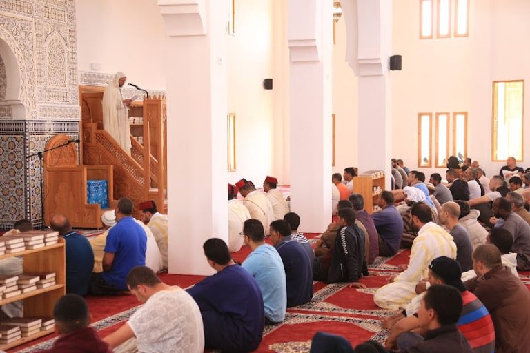 La prêche du vendredi dans les mosquées du Maroc : les principaux points du Discours d'Adieu et les leçons à en tirer