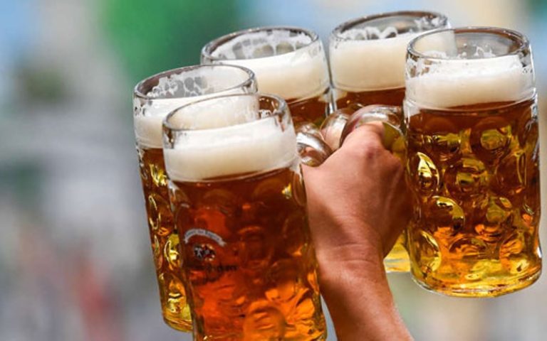 «10 bouteilles de bière contre une chance de gagner un mouton» : une promotion de bar à Rabat suscite la controverse