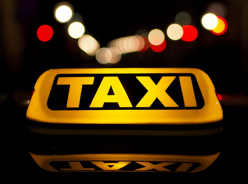 Découverte de la voiture de taxi volée dans une zone désertique en périphérie de Casablanca