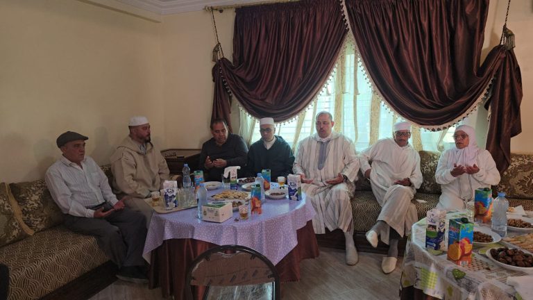 Jérada… Cérémonie spirituelle au centre pour personnes âgées pour dire adieu à deux pèlerins se rendant à la Maison Sacrée de Dieu