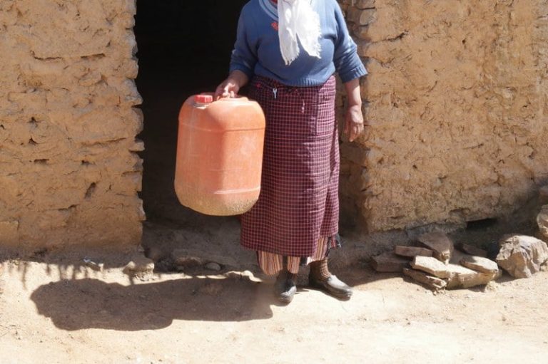 La soif pèse sur les habitants du douar de Tlouine à Al Hoceïma.. et les promesses de projets restent lettre morte