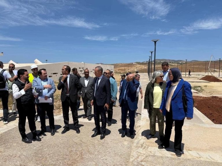 Le wali de la province de Al Hoceïma supervise l'avancement des travaux du complexe universitaire à Ait Qamra