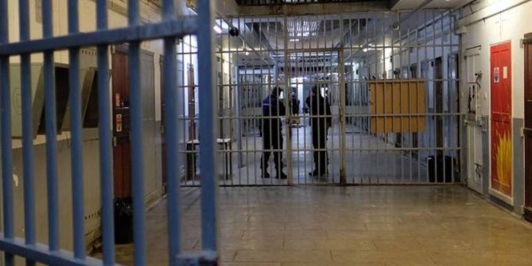 Mise en détention d'un gérant de boîte de nuit et d'un citoyen britannique à la prison d'Oudaya dans une affaire de viol sur mineure