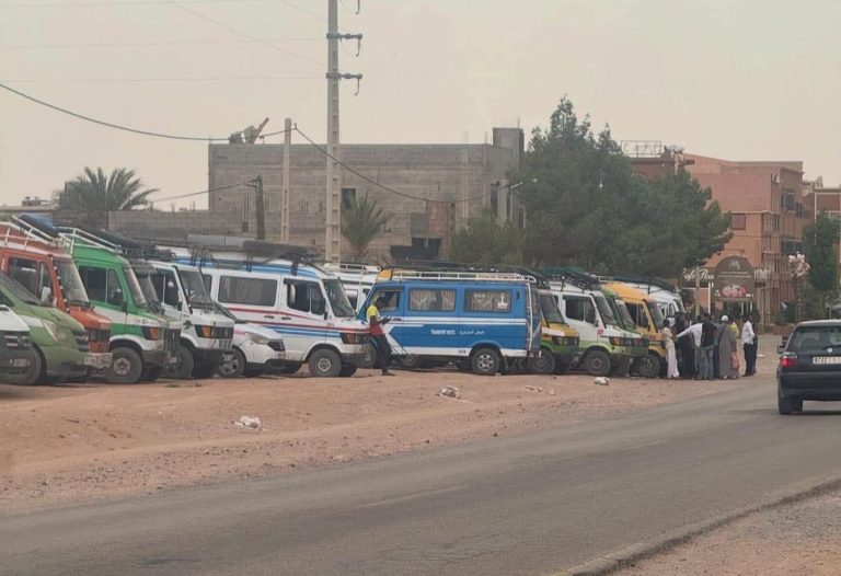 Grève et rassemblement de protestation à Kelaat M'Gouna pour réclamer la réfection de la route régionale n°317