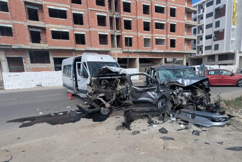Tanger.. 10 blessés dans une violente collision entre un véhicule de transport de travailleurs et une voiture légère
