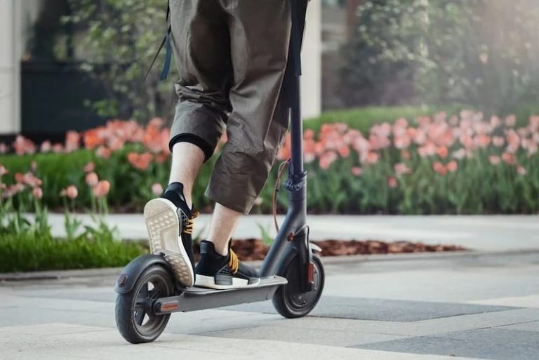 Le "trottinette" coûte la vie à une jeune femme à Ksar El Kbir et suscite un débat sur la sécurité