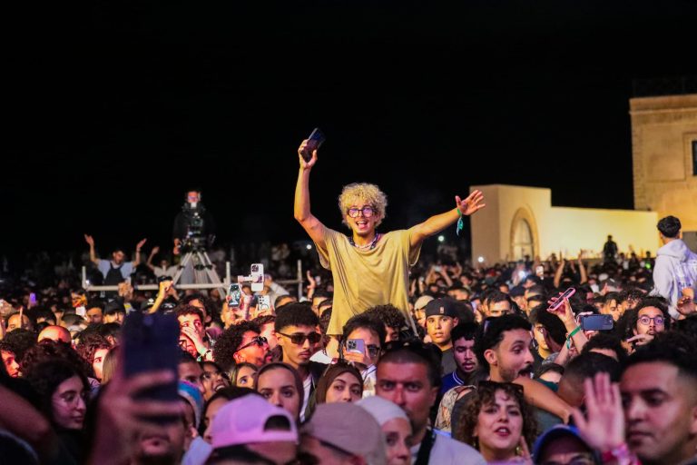 Le Hoba Hoba Spirit enflamme la scène Gnawa avec des rythmes entraînants
