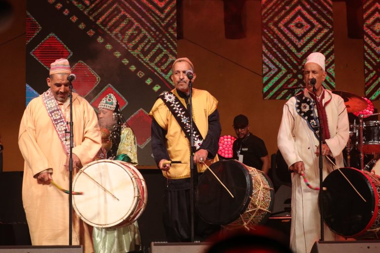 Moustapha Baqbou renoue avec les scènes Gnawa à travers la mémoire de ses pairs et de ses disciples