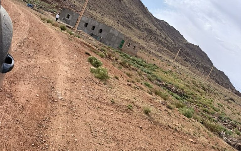 Plaintes concernant la construction sauvage dans la région d'Aknione, province de Tinghir, suscitent des demandes d'enquête