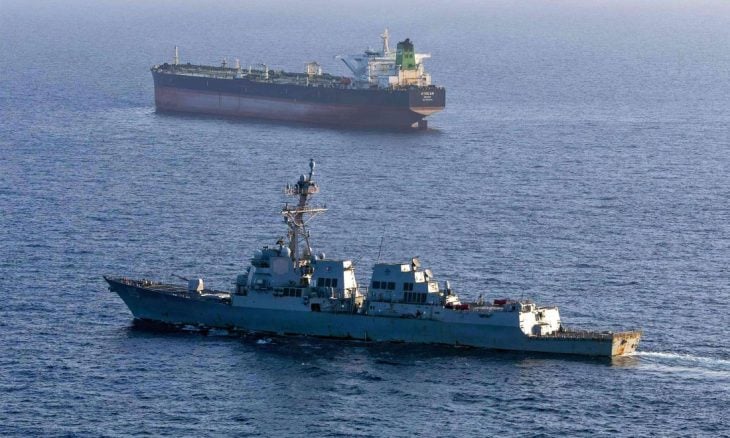 Nouvelles frappes dans le Golfe après l’annonce de la fermeture d’Ormuz par l’Iran