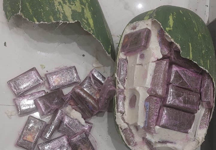 Arrestation d'un réseau international de drogue à Tanger et saisie de blocs de chira en forme de pastèques