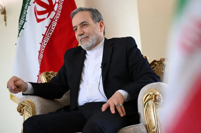 L'agence de presse Fars attaque le ministre iranien des Affaires étrangères et l'accuse de coordination avec Trump