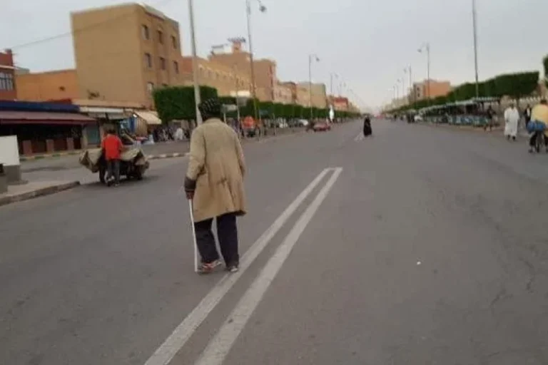 L'augmentation du nombre de personnes souffrant de troubles mentaux dans les rues de Tiznit suscite l'inquiétude des habitants